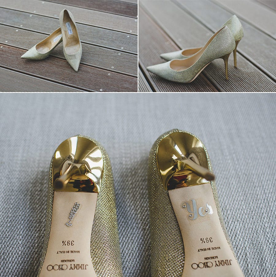 Goldene Jimmy Choo Schuhe für Braut in einer Collage aus verschiedenen Perspektiven. Hinten geklebt yes I do